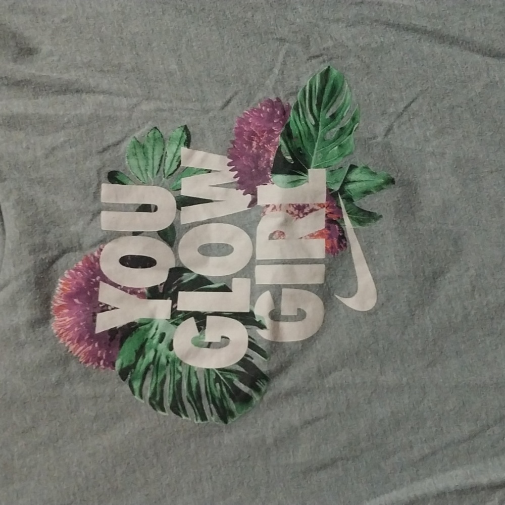 Girls The Nike Tee size S (5) - Picture 2 of 3